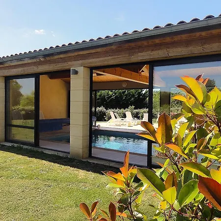 Pesquier Holiday home *